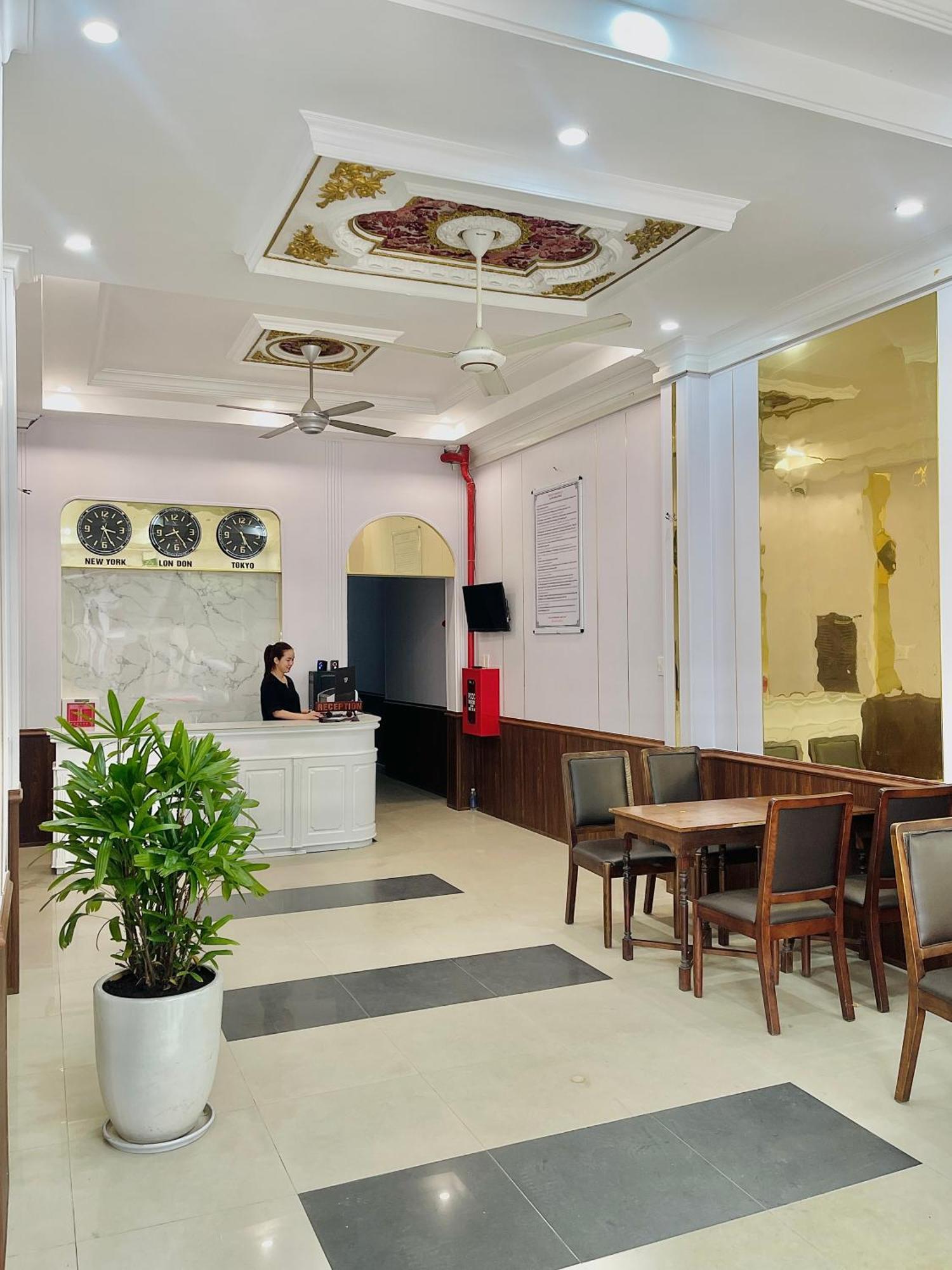 Amy Hotel Hue Buitenkant foto
